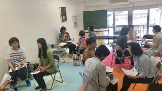 ディスカッションをするシッターさん